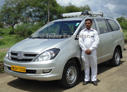 Indore to Maheshwar Taxi Service 