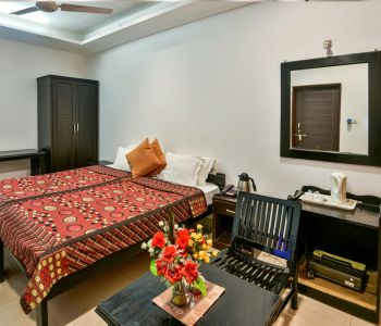 MPT Holiday Homes - AC Room