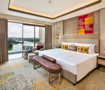 Taj Lakefront- Luxury Grand Lake View Room