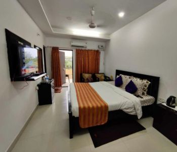 MPT Holiday Homes - AC Deluxe Room